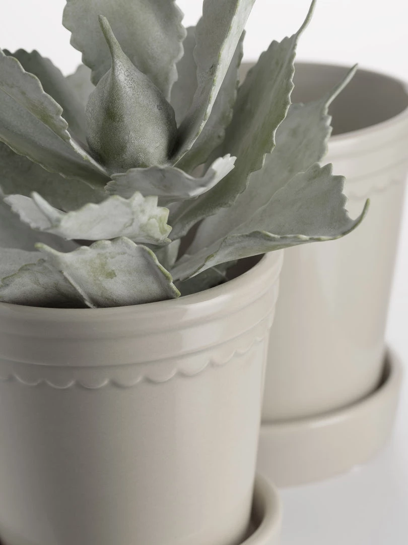 Wikholm Form Scalloped Plant Pot Small - Linen